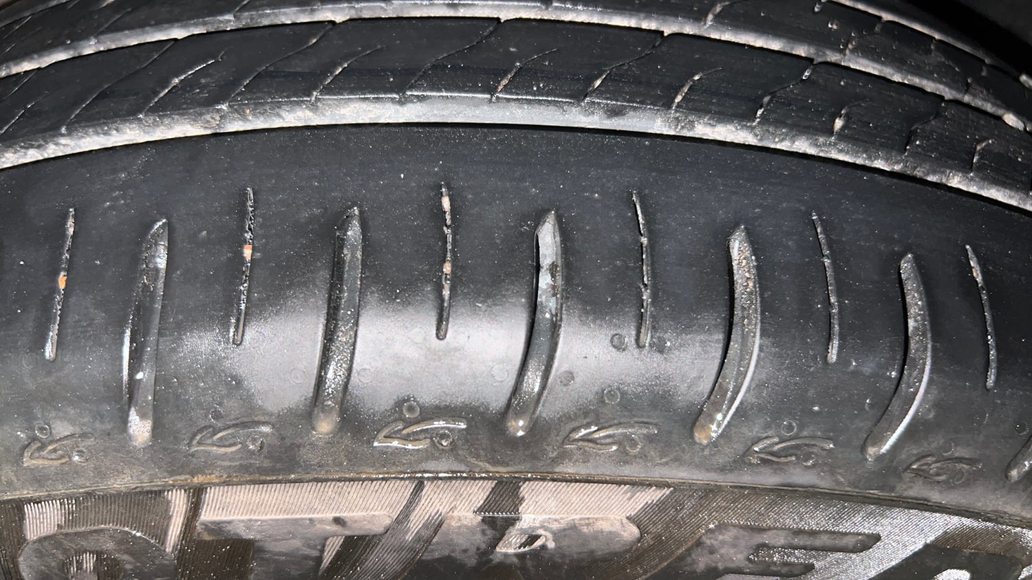 Used 2025 Tata Altroz Accomplished S Petrol 5MT Petrol Manual tyres LEFT REAR TYRE TREAD VIEW