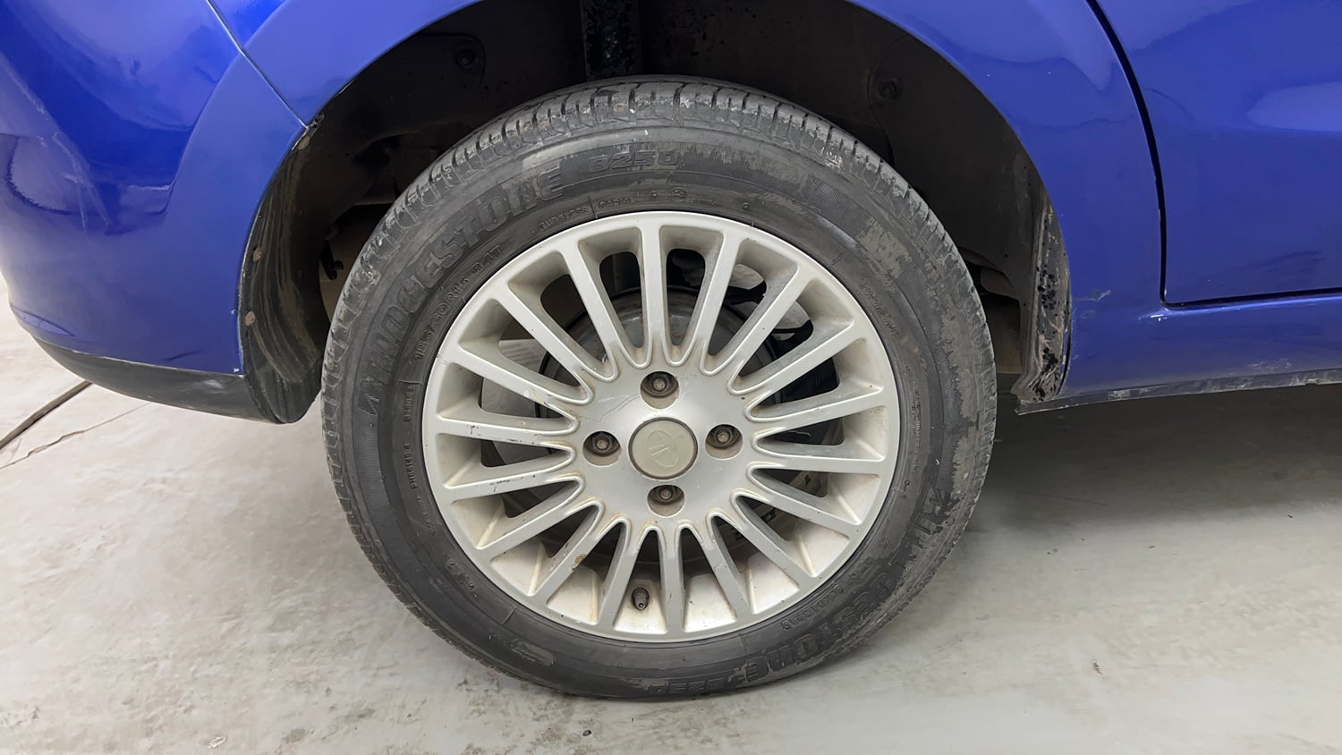 Used 2014 Tata Zest XM Petrol Petrol Manual tyres RIGHT REAR TYRE RIM VIEW