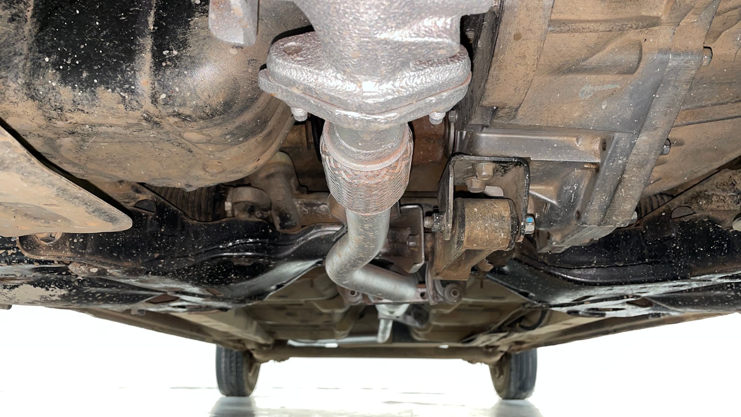 Used 2012 Hyundai i10 Magna 1.1 iRDE2 Petrol Manual extra FRONT LEFT UNDERBODY VIEW