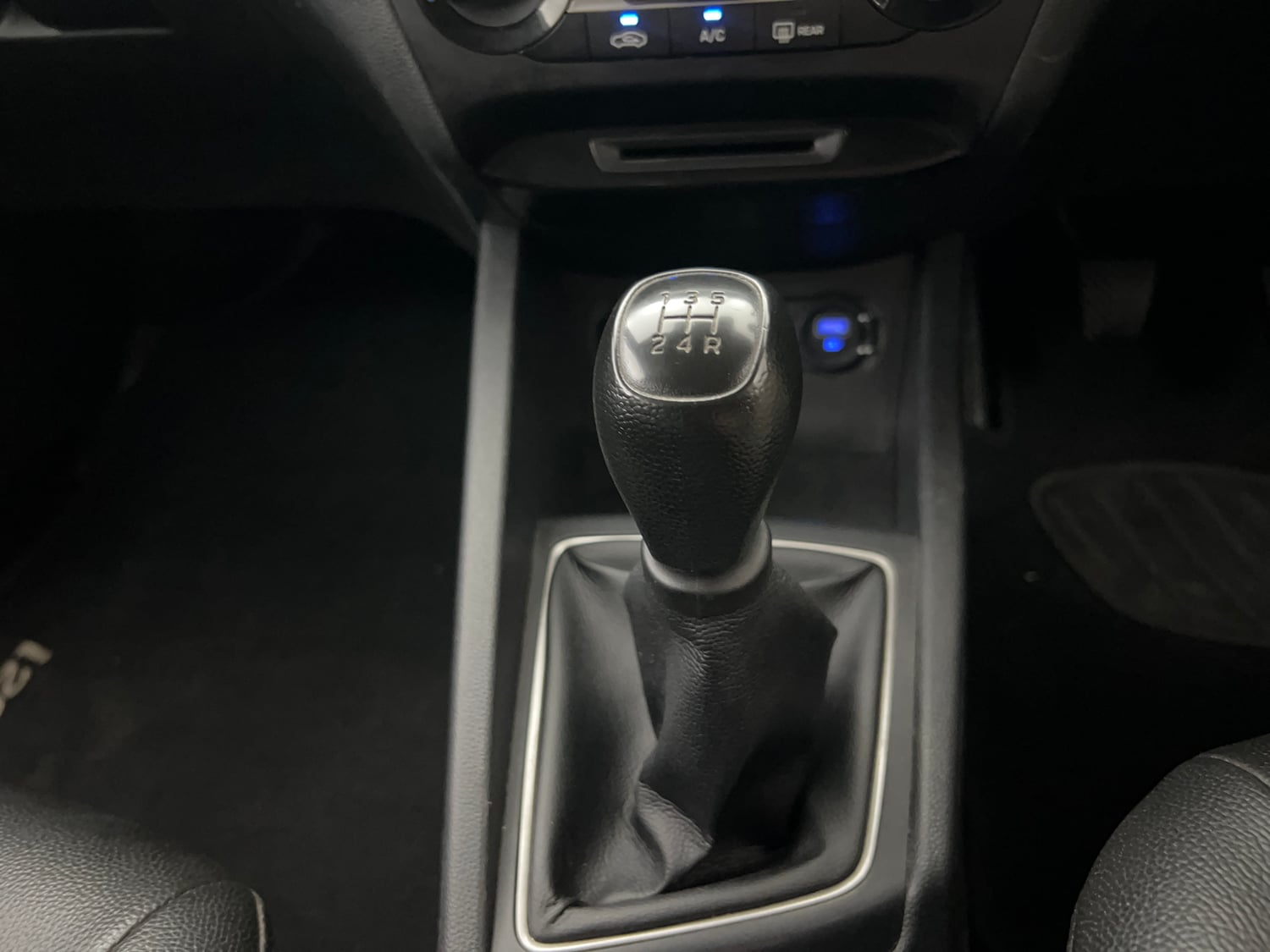 Used 2019 Hyundai Elite i20 Sportz Plus 1.2 Petrol Manual interior GEAR  KNOB VIEW