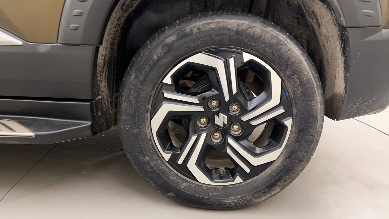 Used 2023 Maruti Suzuki Brezza Zxi Plus Dual Tone Petrol Manual tyres LEFT REAR TYRE RIM VIEW