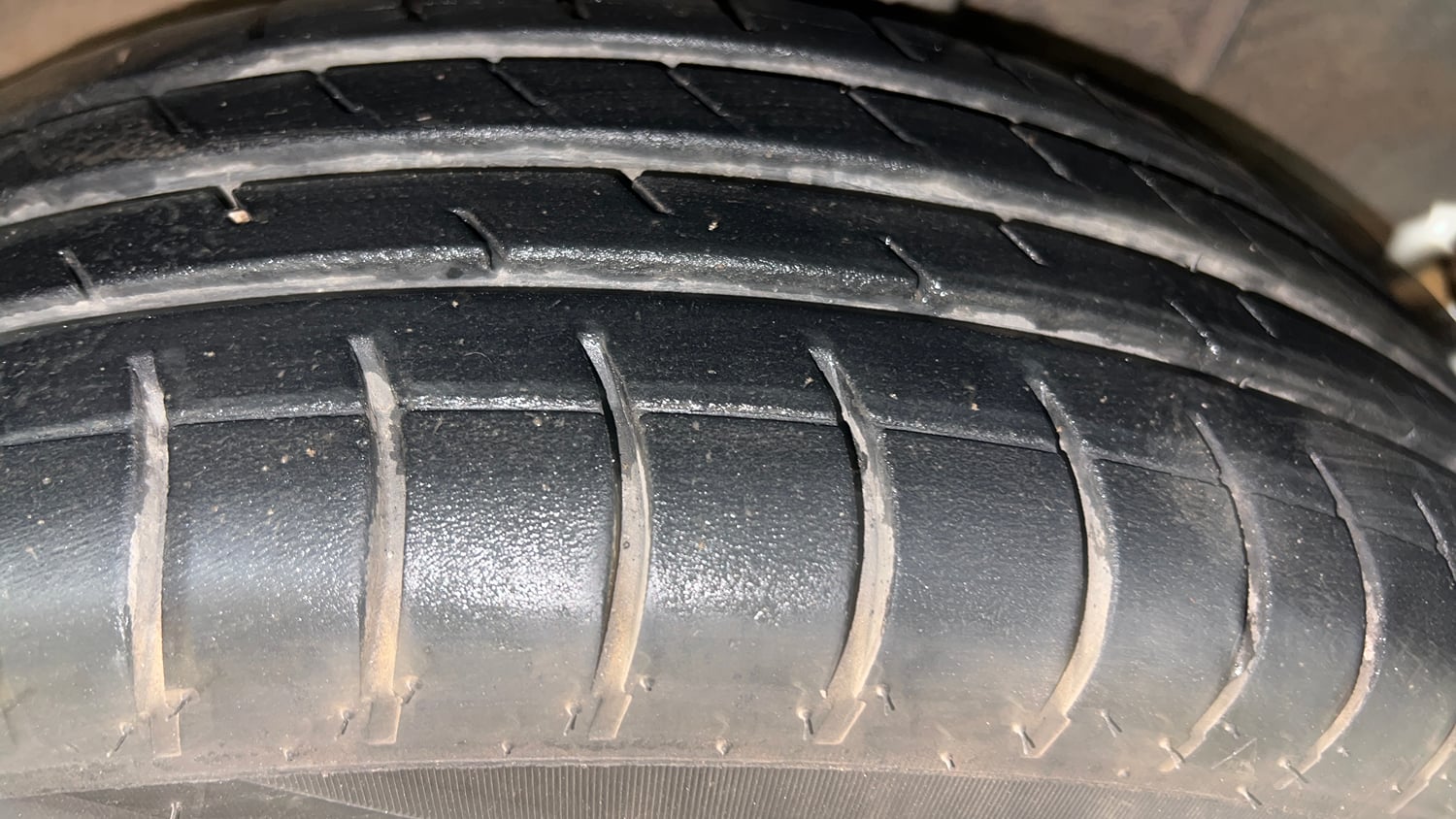 Used 2021 Renault Triber RXZ EASY-R AMT Petrol Automatic tyres LEFT REAR TYRE TREAD VIEW