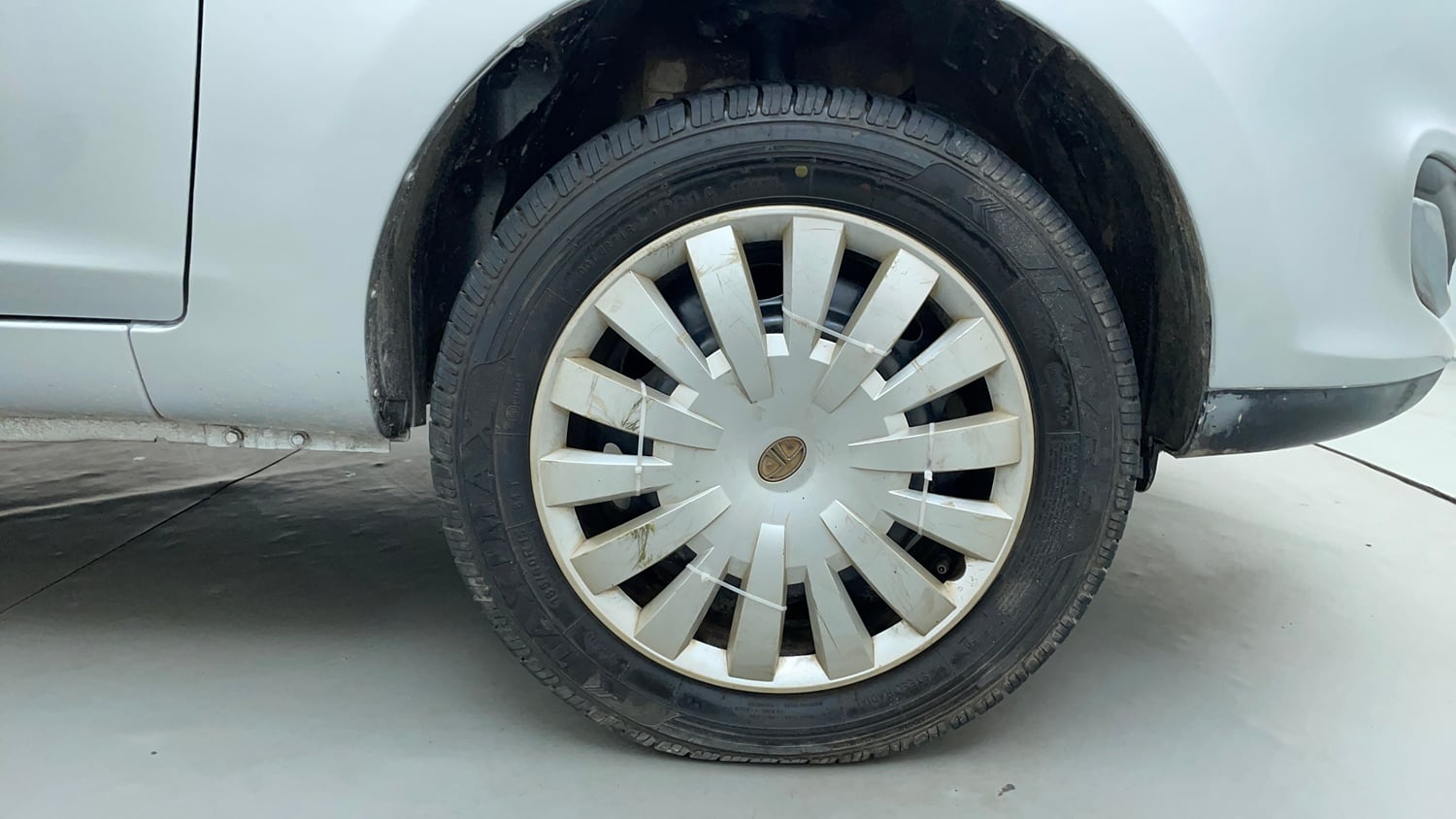 Used 2015 Tata Zest XM Petrol Petrol Manual tyres RIGHT FRONT TYRE RIM VIEW