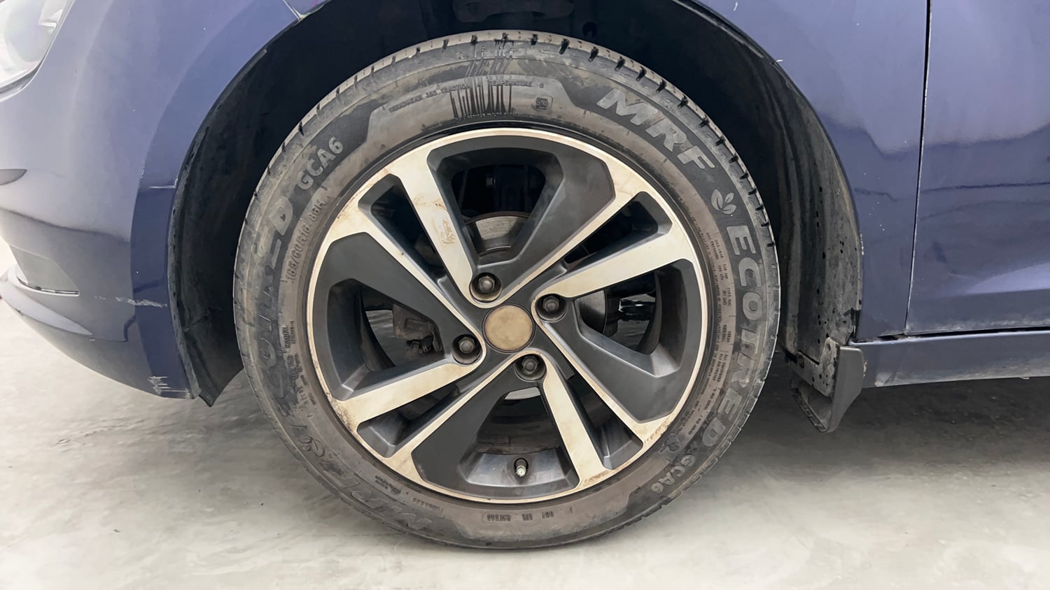Used 2023 Tata Altroz XZ Petrol Petrol Manual tyres LEFT FRONT TYRE RIM VIEW