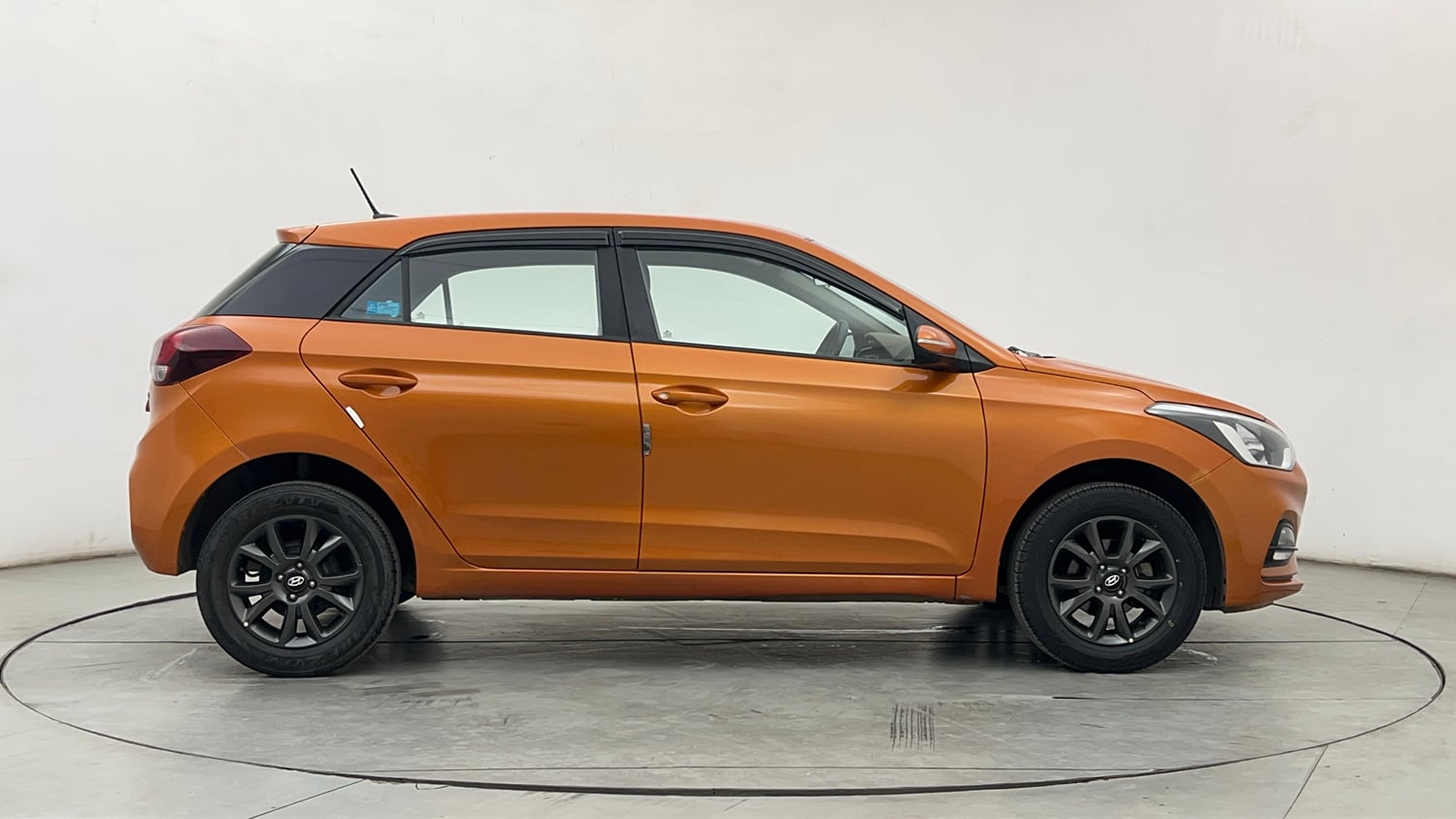 Used 2019 Hyundai Elite i20 Sportz Plus 1.2 Petrol Manual exterior RIGHT SIDE VIEW