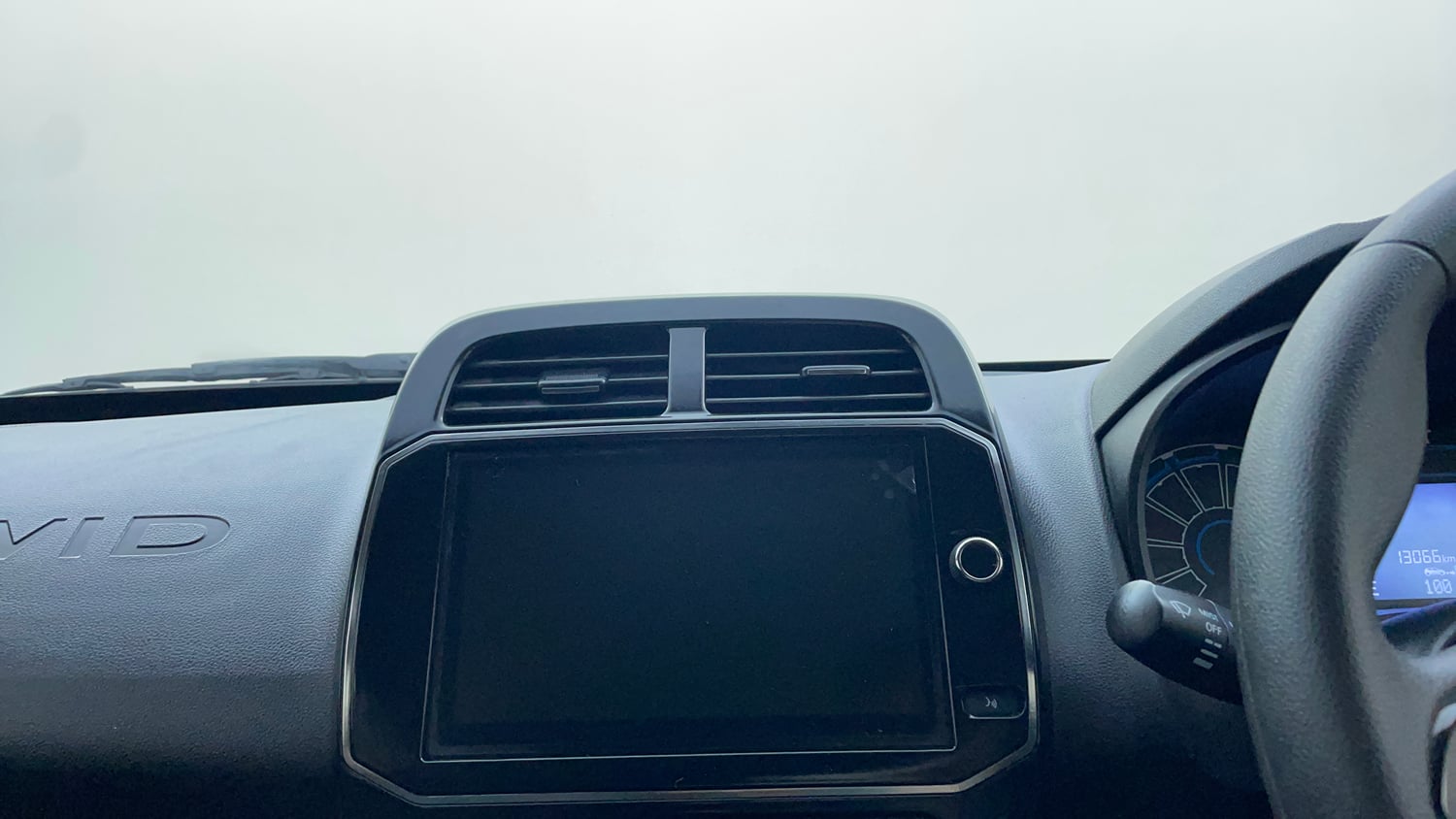 Used 2024 Renault Kwid RXT 1.0L AMT Petrol Automatic top_features Integrated (in-dash) music system