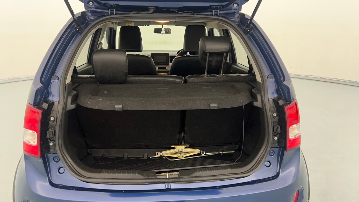 Used 2022 Maruti Suzuki Ignis Alpha 1.2 MT Petrol Manual interior DICKY INSIDE VIEW