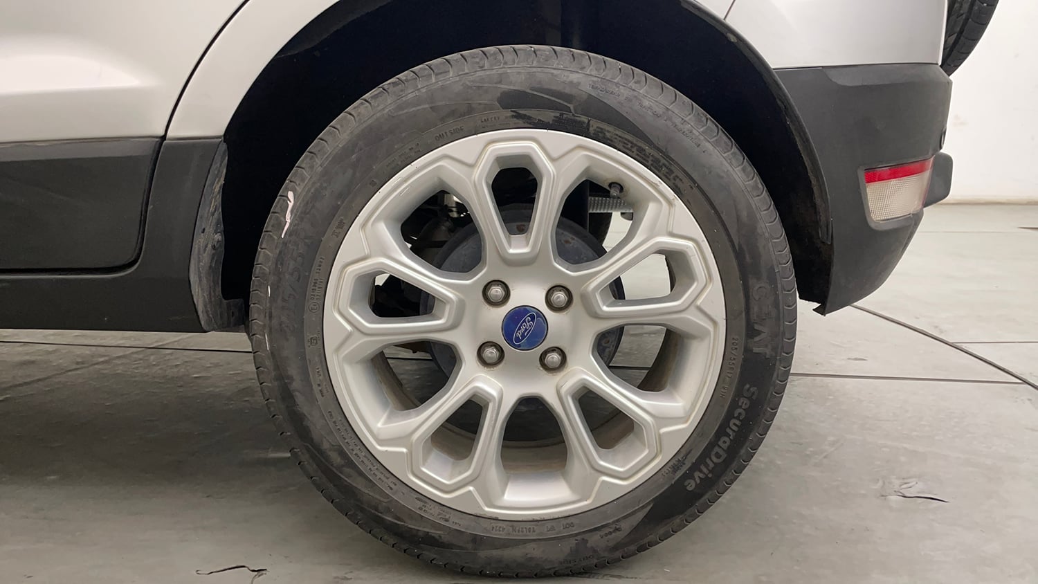 Used 2018 Ford EcoSport Titanium + 1.5L Ti-VCT AT Petrol Automatic tyres LEFT REAR TYRE RIM VIEW
