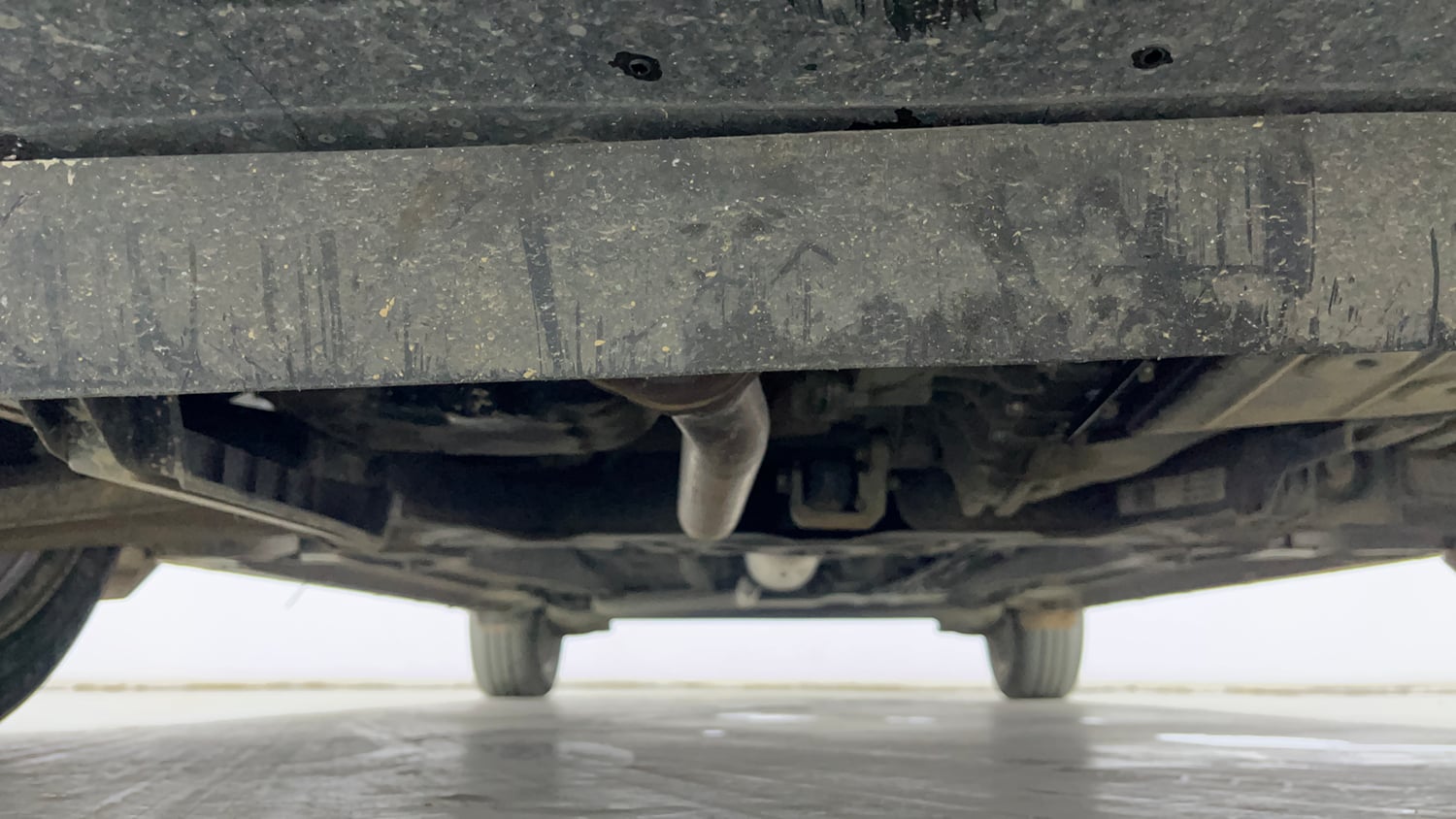 Used 2024 Tata Altroz XZA Plus (S) Lux Petrol Petrol Automatic extra FRONT LEFT UNDERBODY VIEW