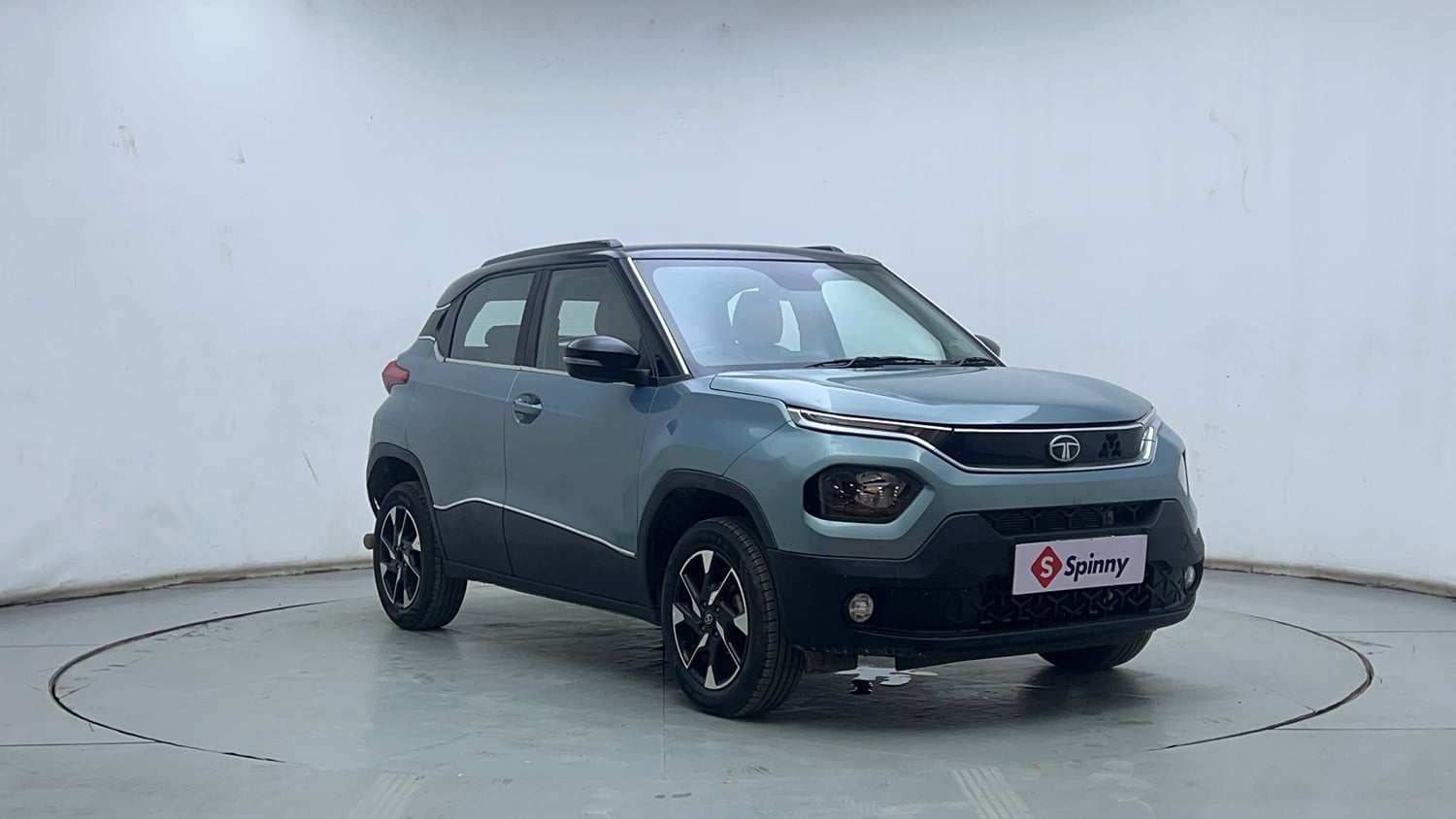 Used 2024 Tata Punch Creative Dual Tone MT Sunroof Petrol Manual exterior RIGHT FRONT CORNER VIEW