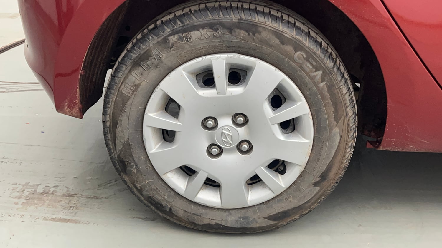Used 2013 Hyundai i20 Magna (O) 1.2 Petrol Manual tyres RIGHT REAR TYRE RIM VIEW