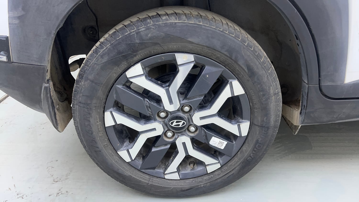 Used 2025 Hyundai Exter SX (O) Connect 1.2 MT Petrol Manual tyres RIGHT REAR TYRE RIM VIEW
