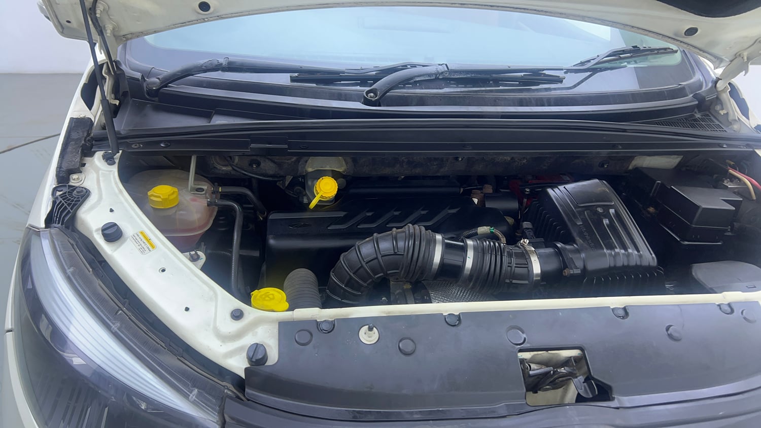 Used 2019 Mahindra Marazzo M6 7 STR Diesel Manual engine ENGINE RIGHT SIDE VIEW