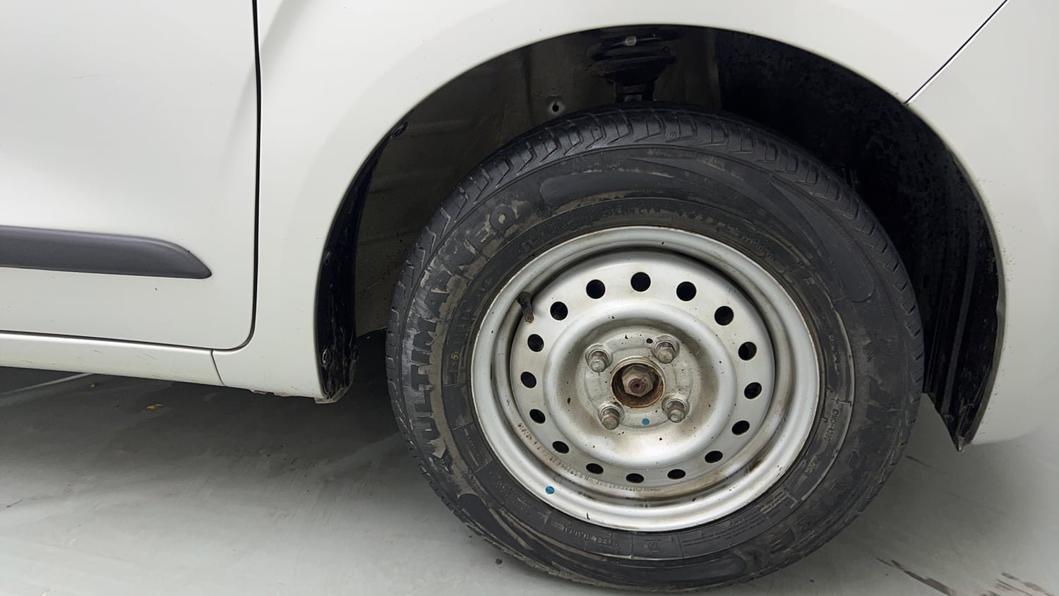 Used 2022 Maruti Suzuki Wagon R 1.0 LXi (O) 1.0 Petrol Manual tyres RIGHT FRONT TYRE RIM VIEW