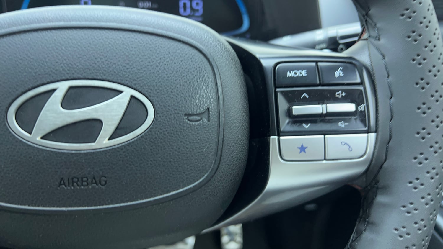 Used 2023 Hyundai Verna SX (O) 1.5 Turbo Petrol DCT Petrol Automatic top_features Cruise control