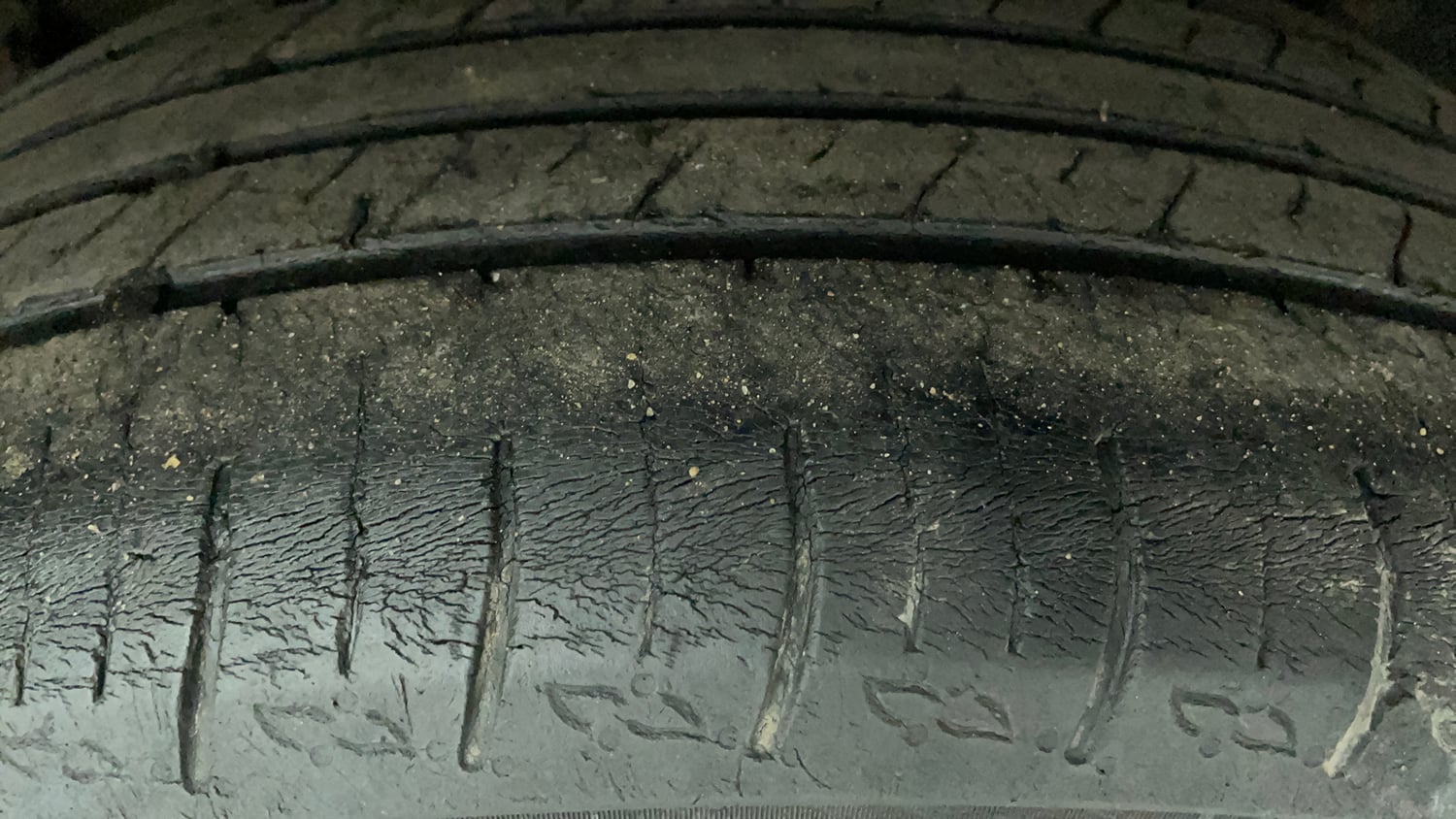 Used 2022 Mahindra XUV700 AX 3 Petrol MT 5 STR Petrol Manual tyres LEFT REAR TYRE TREAD VIEW