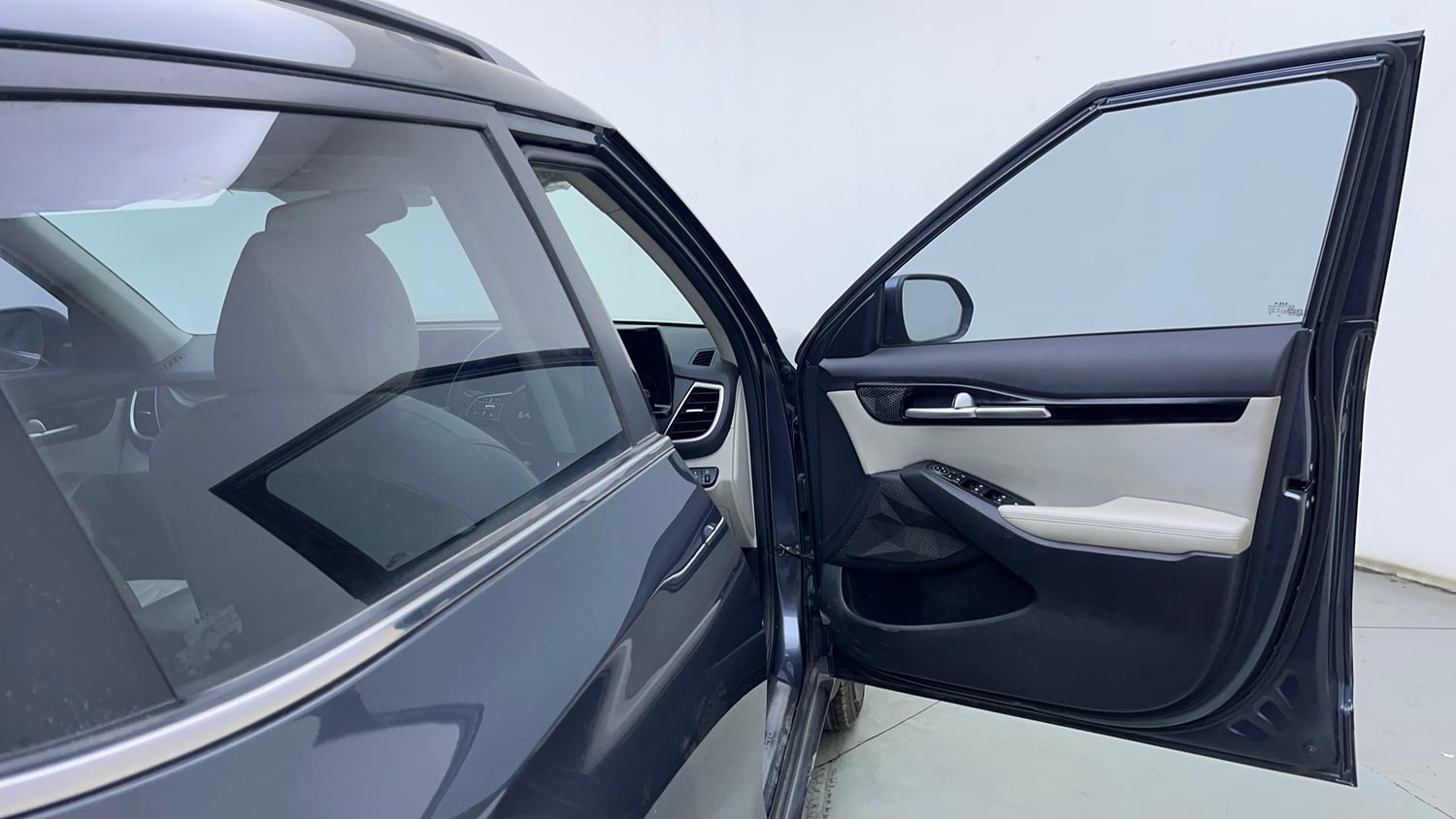 Used 2021 Kia Seltos HTX 1.5 Diesel Diesel Manual interior RIGHT FRONT DOOR OPEN VIEW
