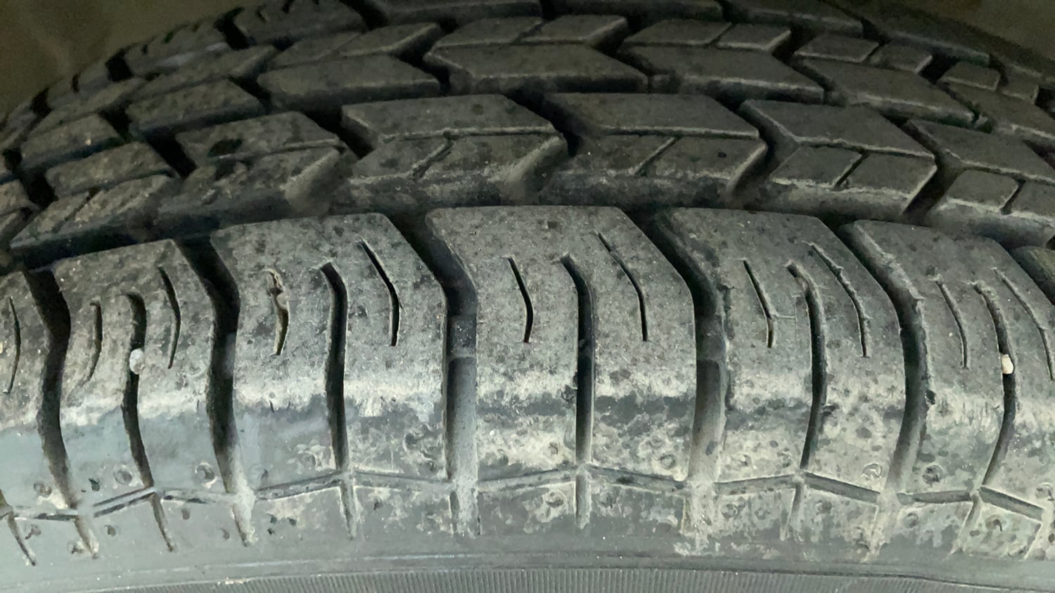 Used 2014 Maruti Suzuki Swift VXi Petrol Manual tyres RIGHT FRONT TYRE TREAD VIEW