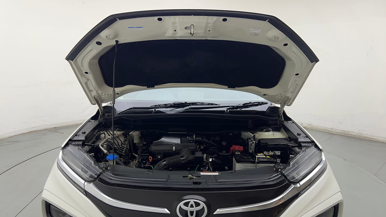 Used 2024 Toyota Urban Cruiser Hyryder V AT NeoDrive Petrol Automatic engine ENGINE & BONNET OPEN FRONT VIEW
