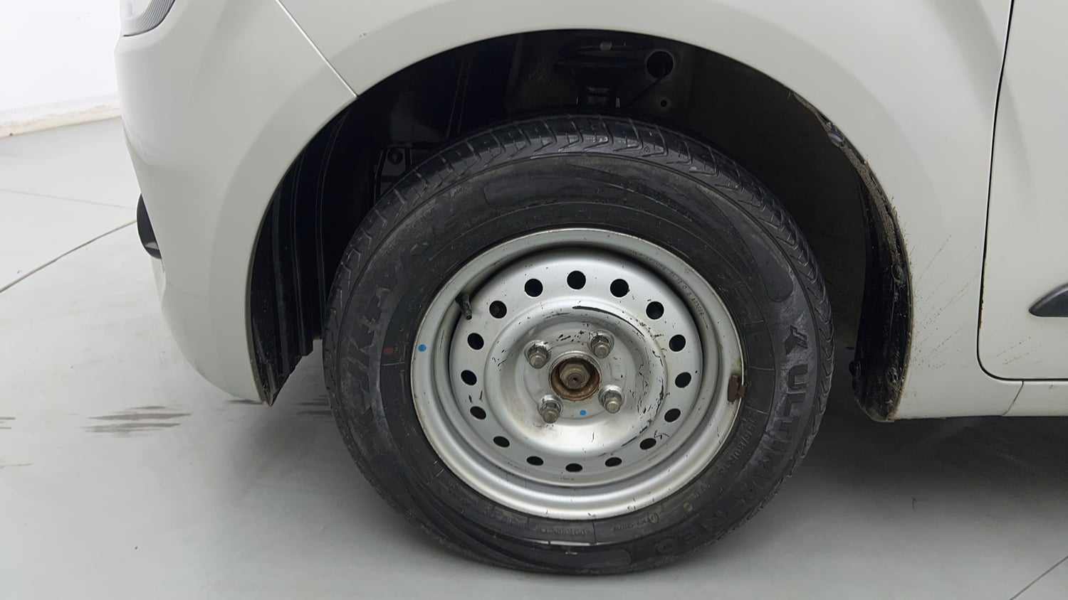Used 2022 Maruti Suzuki Wagon R 1.0 LXi (O) 1.0 Petrol Manual tyres LEFT FRONT TYRE RIM VIEW