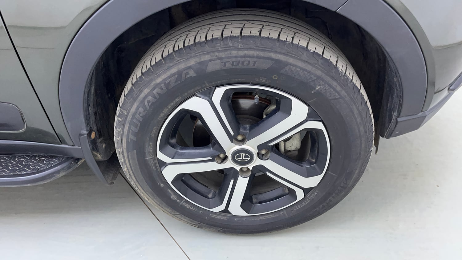 Used 2022 Tata Nexon XZ Plus (Premium) Petrol Manual tyres RIGHT FRONT TYRE RIM VIEW