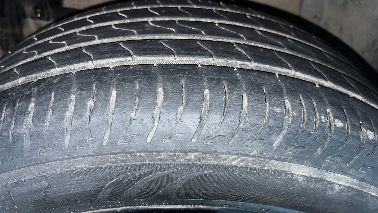 Used 2023 Maruti Suzuki Brezza ZXi Petrol Manual tyres LEFT FRONT TYRE TREAD VIEW