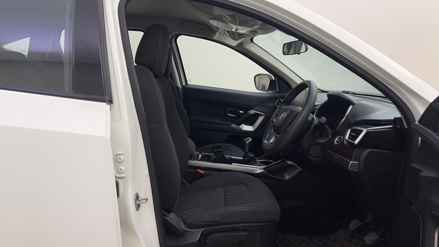 Used 2022 Tata Harrier XT Diesel Manual interior RIGHT SIDE FRONT DOOR CABIN VIEW