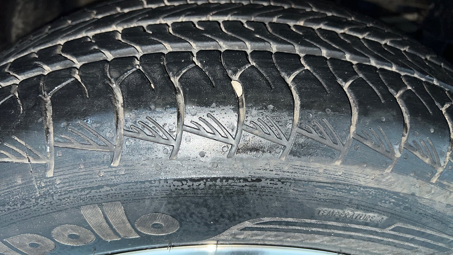 Used 2024 Toyota Urban Cruiser Hyryder V AT NeoDrive Petrol Automatic tyres RIGHT FRONT TYRE TREAD VIEW