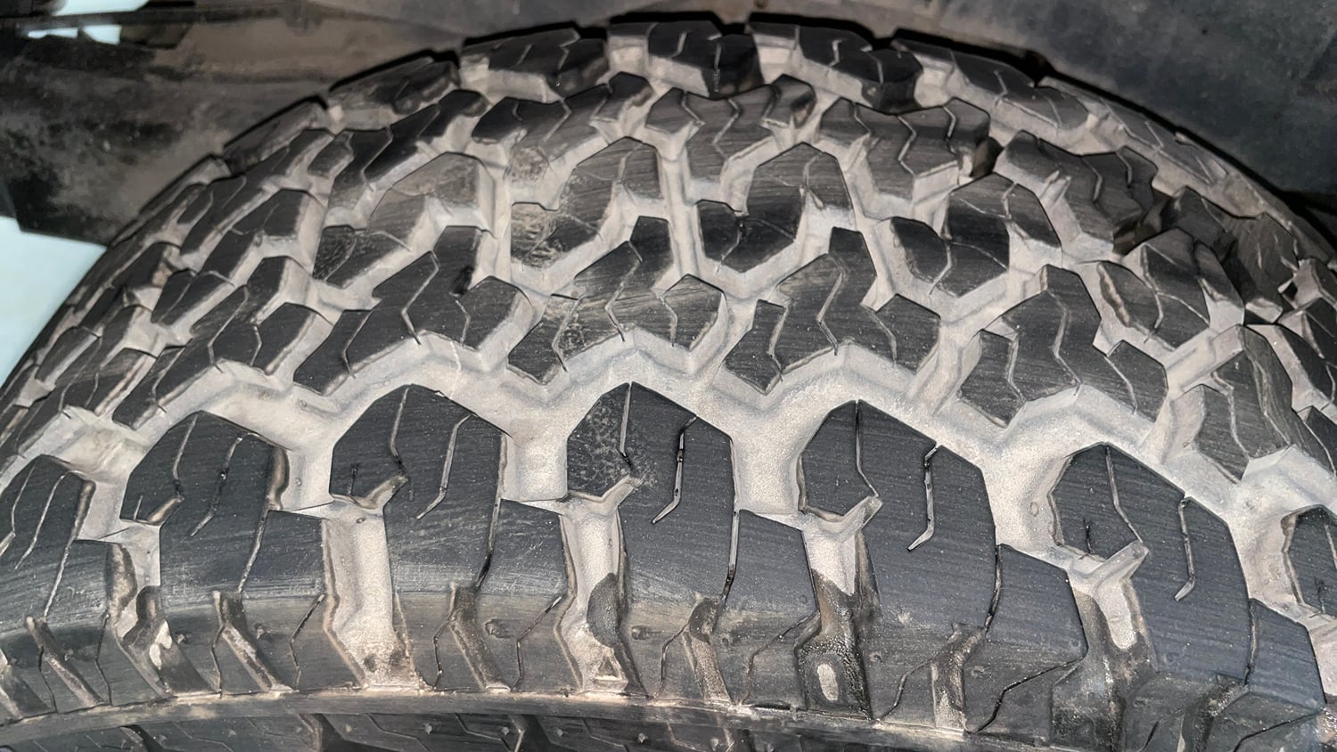 Used 2022 mahindra Thar LX Hard Top Petrol AT 4WD Petrol Automatic tyres RIGHT REAR TYRE TREAD VIEW