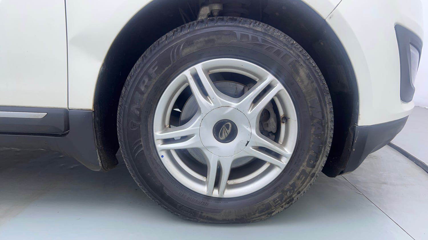Used 2019 Mahindra Marazzo M6 7 STR Diesel Manual tyres RIGHT FRONT TYRE RIM VIEW
