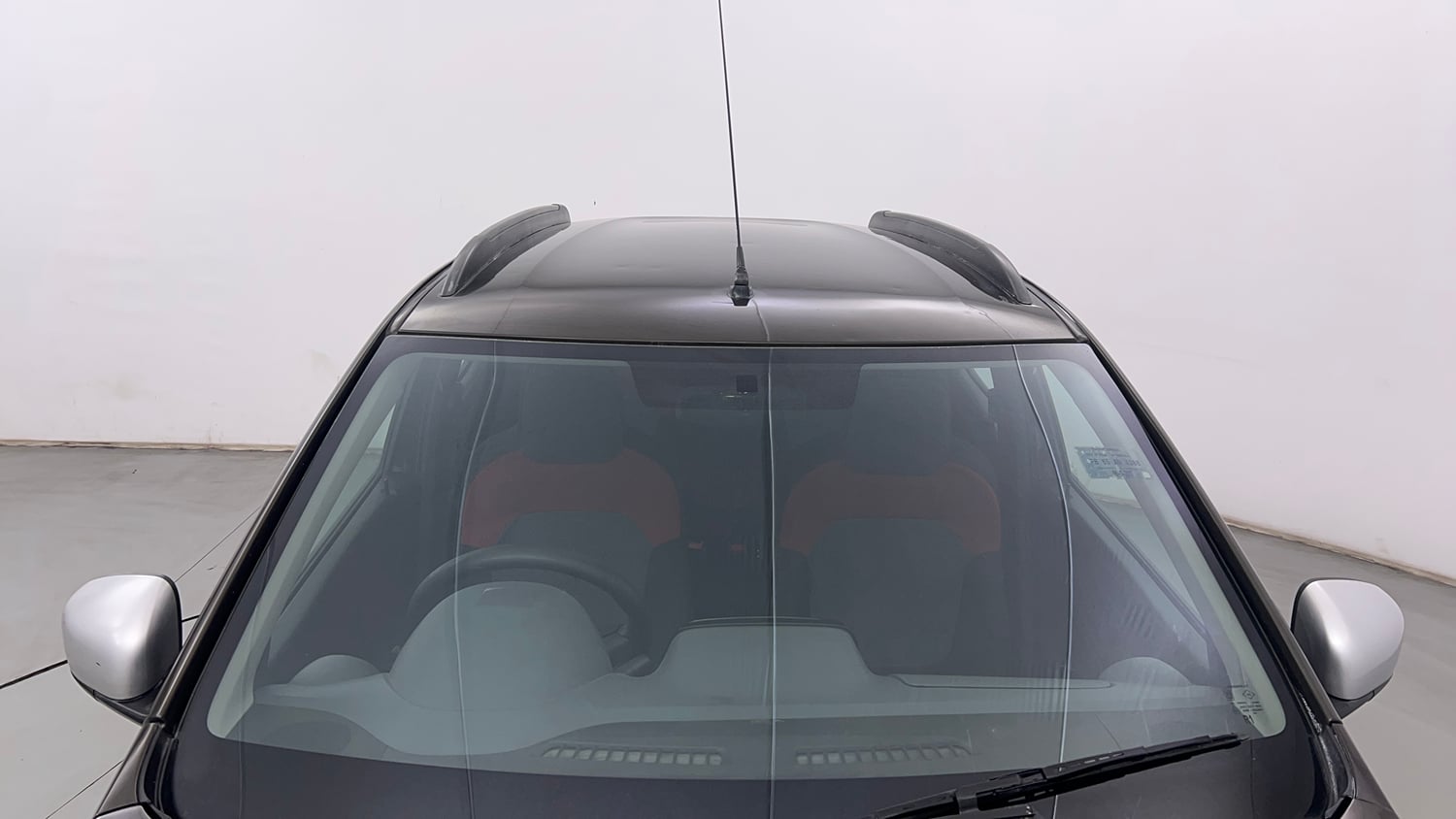 Used 2017 Renault Kwid 1.0 RXT Opt Petrol Manual exterior FRONT WINDSHIELD VIEW
