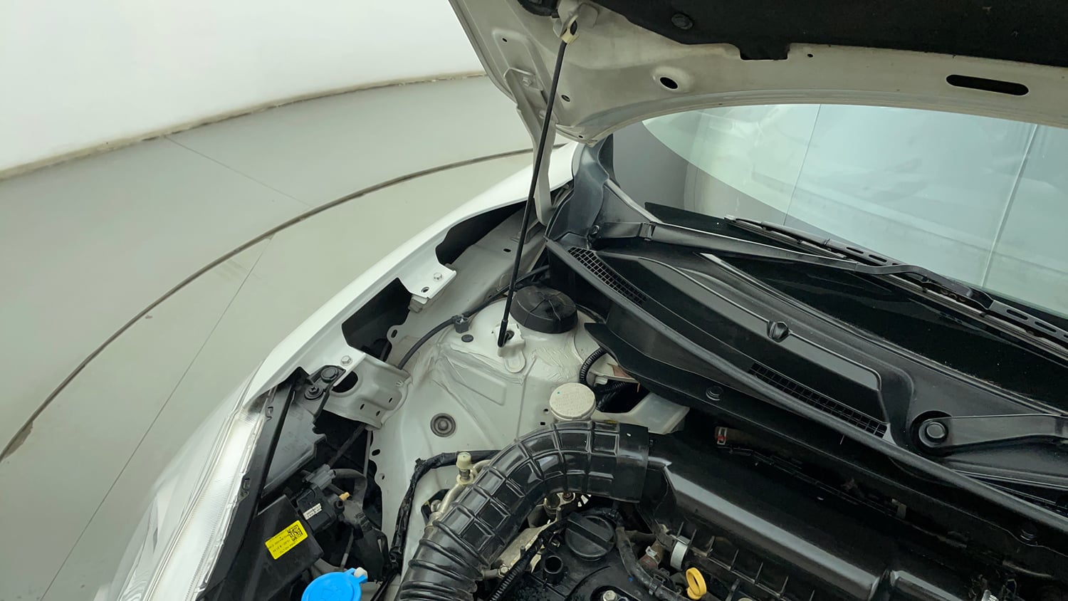 Used 2020 Maruti Suzuki Swift VXi AMT Petrol Automatic engine ENGINE RIGHT SIDE HINGE & APRON VIEW