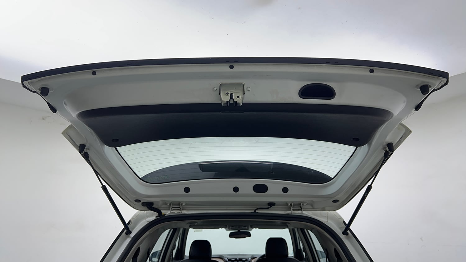Used 2022 Hyundai Alcazar Platinum (O) 7 Seater 1.5 Diesel AT Diesel Automatic interior DICKY DOOR OPEN VIEW