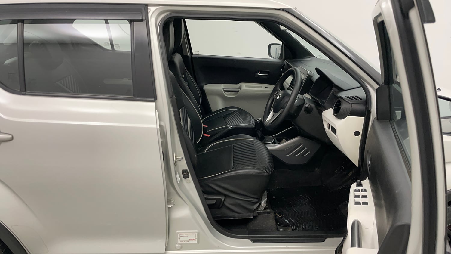 Used 2022 Maruti Suzuki Ignis Zeta 1.2 MT Petrol Manual interior RIGHT SIDE FRONT DOOR CABIN VIEW