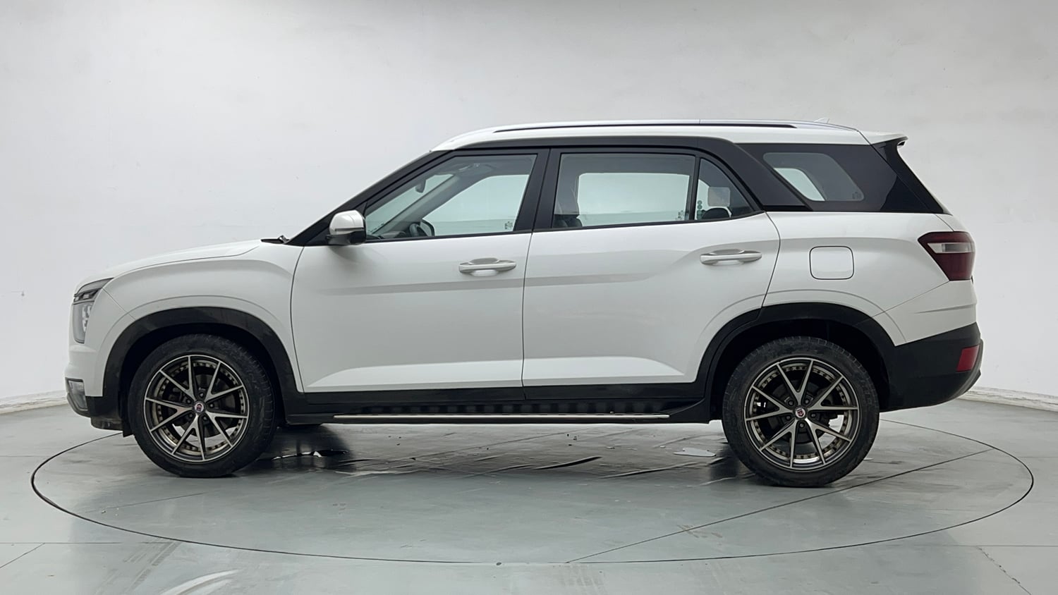 Used 2022 Hyundai Alcazar Platinum (O) 7 Seater 1.5 Diesel AT Diesel Automatic exterior LEFT SIDE VIEW