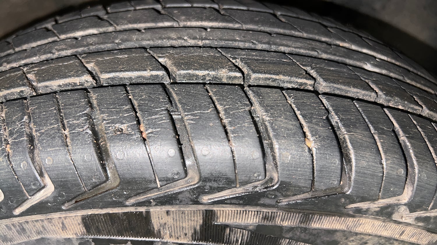 Used 2016 Renault Kwid RXT Petrol Manual tyres RIGHT FRONT TYRE TREAD VIEW