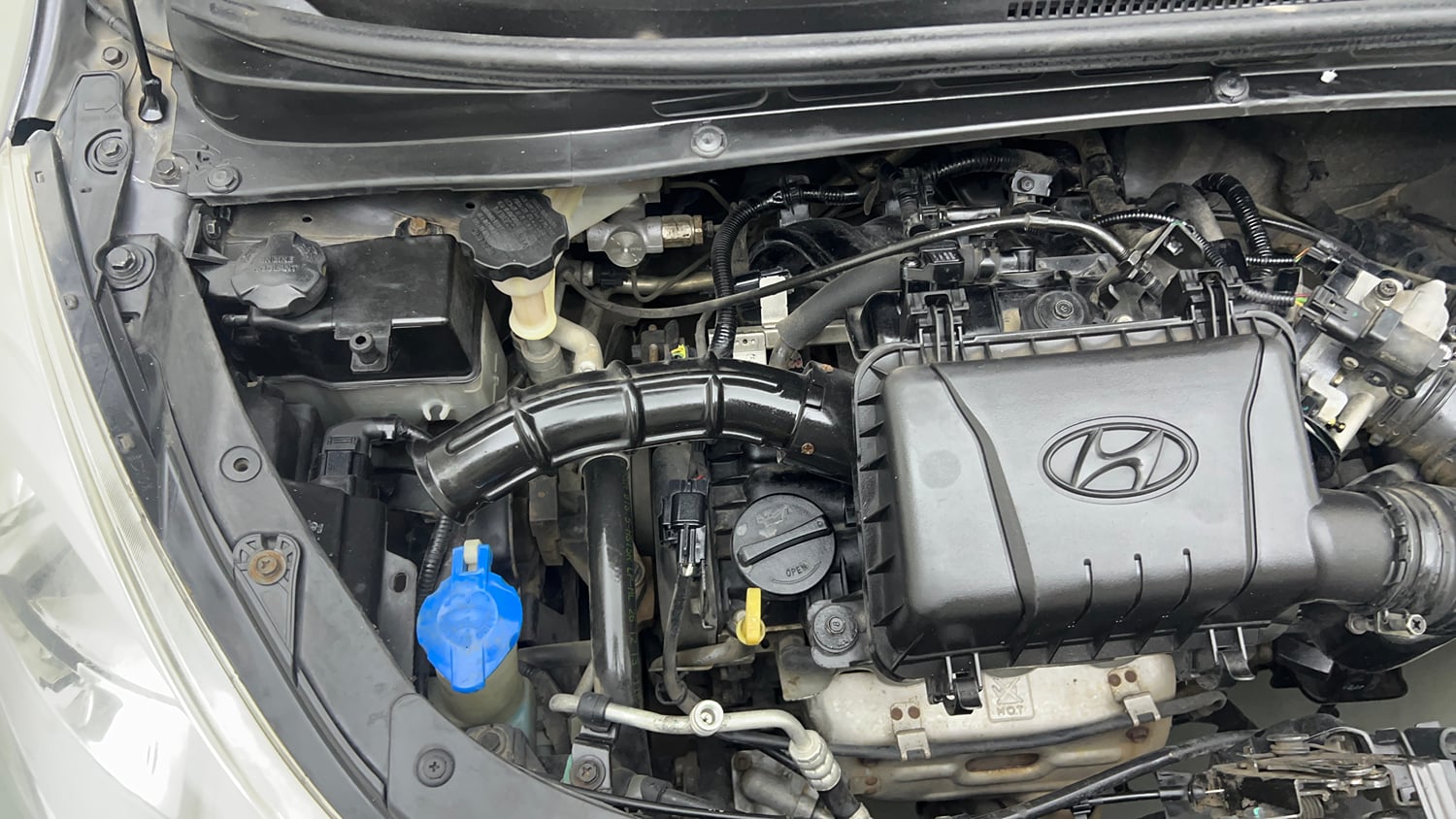 Used 2014 Hyundai i10 Magna 1.1 iRDE2 Petrol Manual engine ENGINE RIGHT SIDE VIEW
