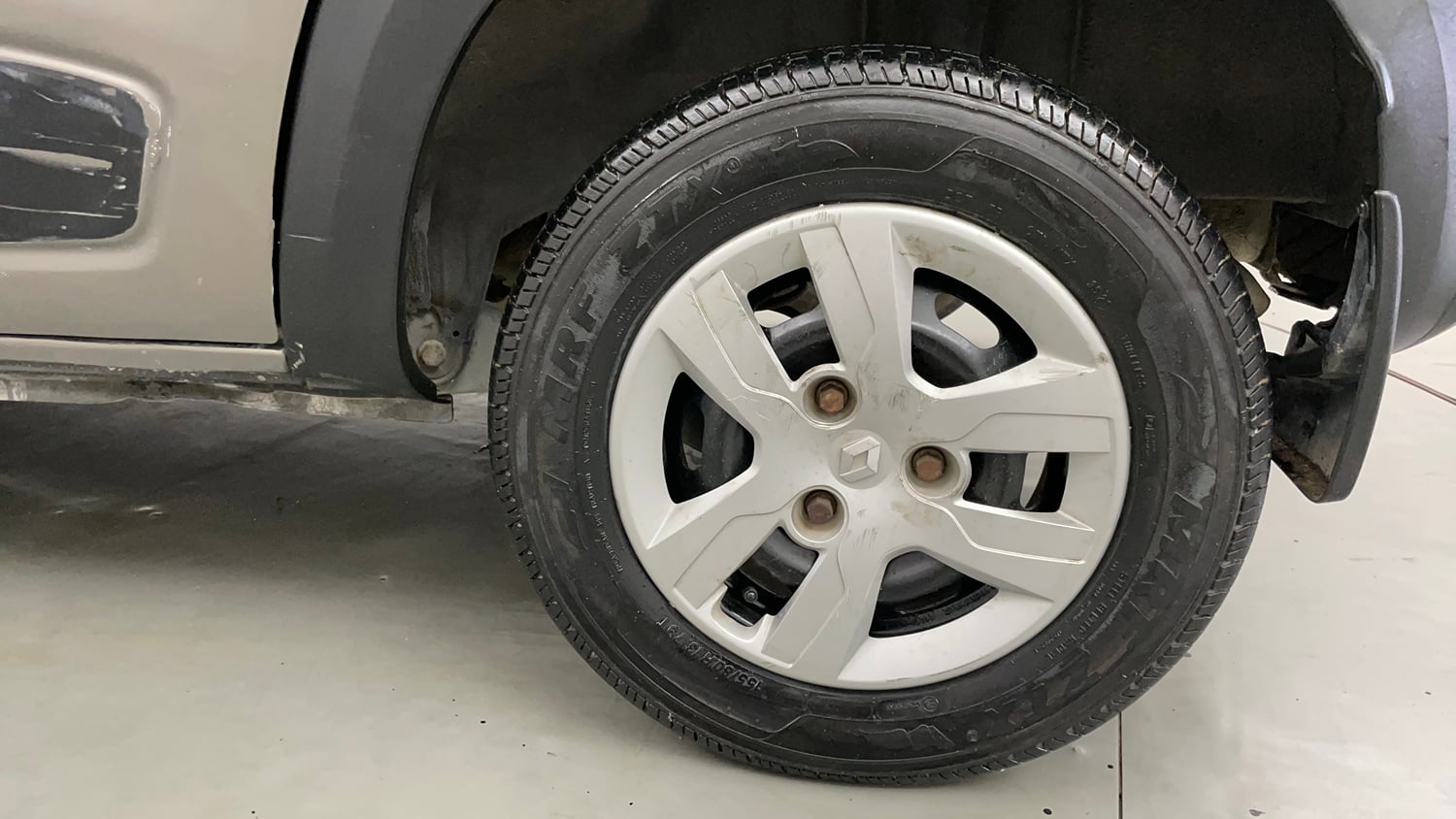Used 2016 Renault Kwid RXT Petrol Manual tyres LEFT REAR TYRE RIM VIEW