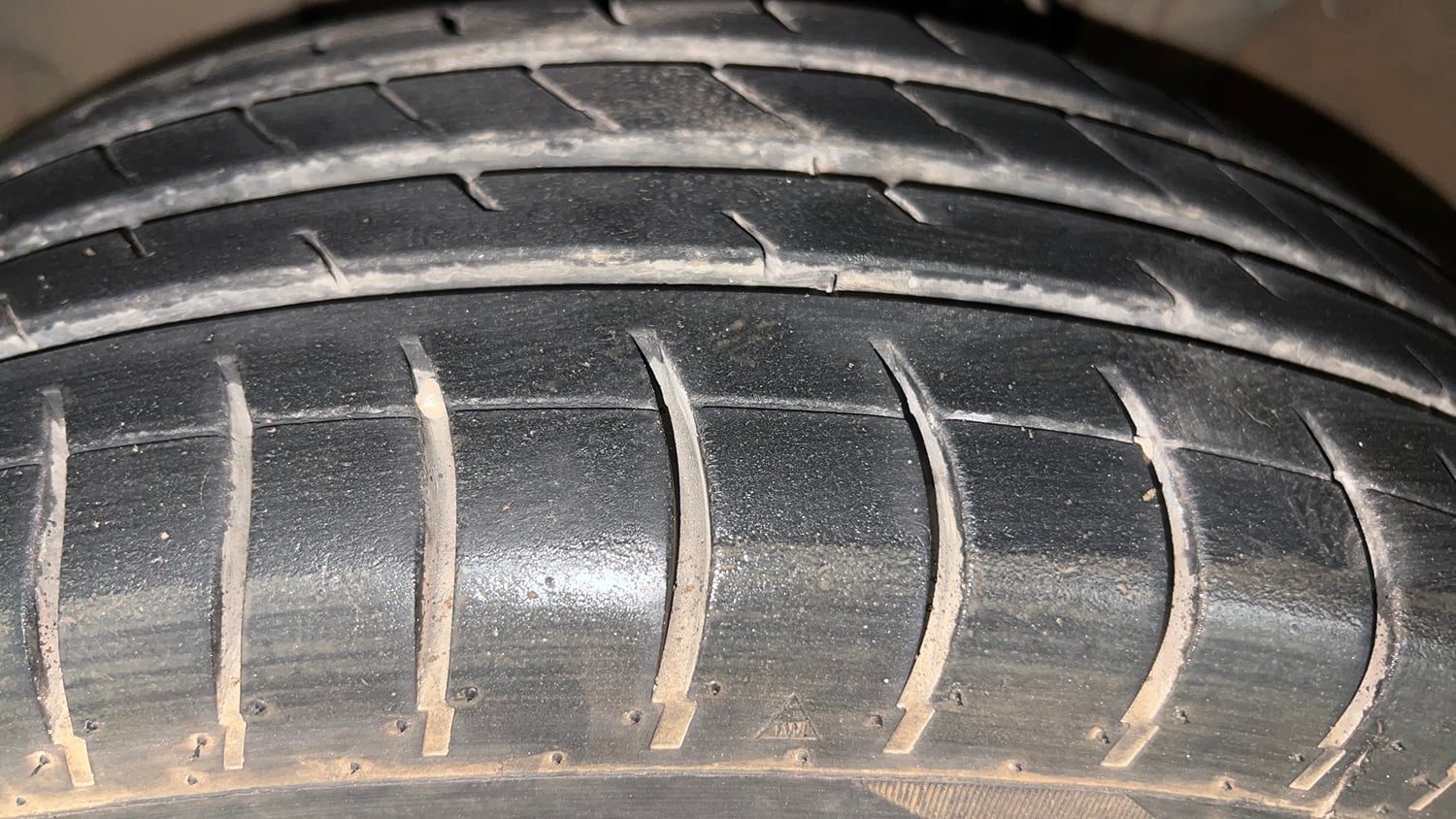 Used 2021 Renault Triber RXZ EASY-R AMT Petrol Automatic tyres LEFT FRONT TYRE TREAD VIEW