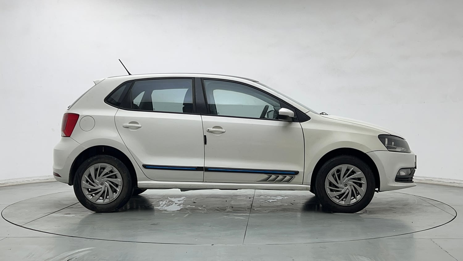 Used 2018 Volkswagen Polo Comfortline 1.0L (P) Petrol Manual exterior RIGHT SIDE VIEW