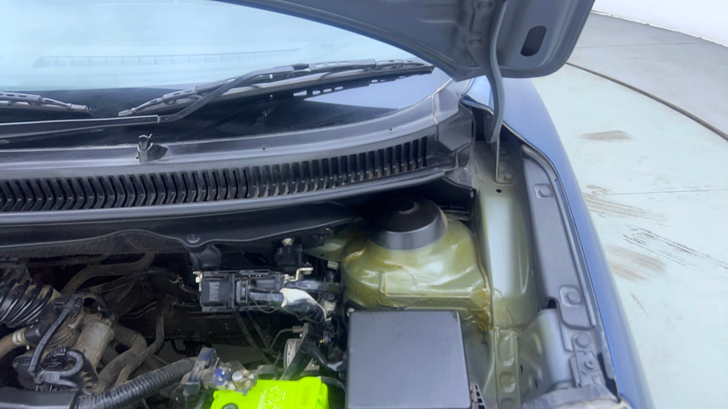Used 2018 Maruti Suzuki Baleno Alpha 1.2 Petrol Manual engine ENGINE LEFT SIDE HINGE & APRON VIEW