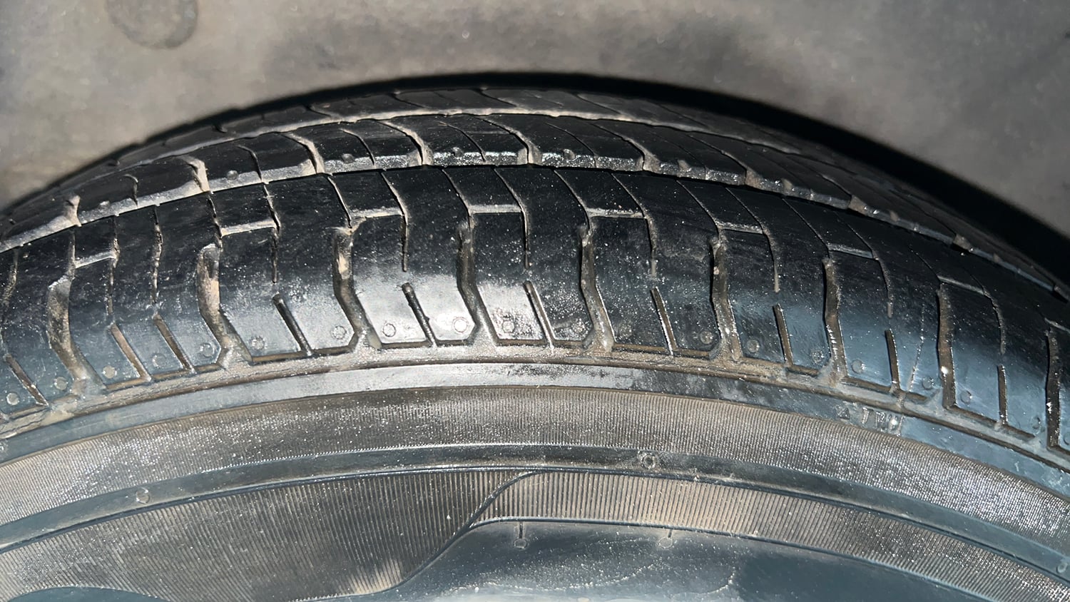 Used 2014 Hyundai i10 Magna 1.1 iRDE2 Petrol Manual tyres RIGHT REAR TYRE TREAD VIEW
