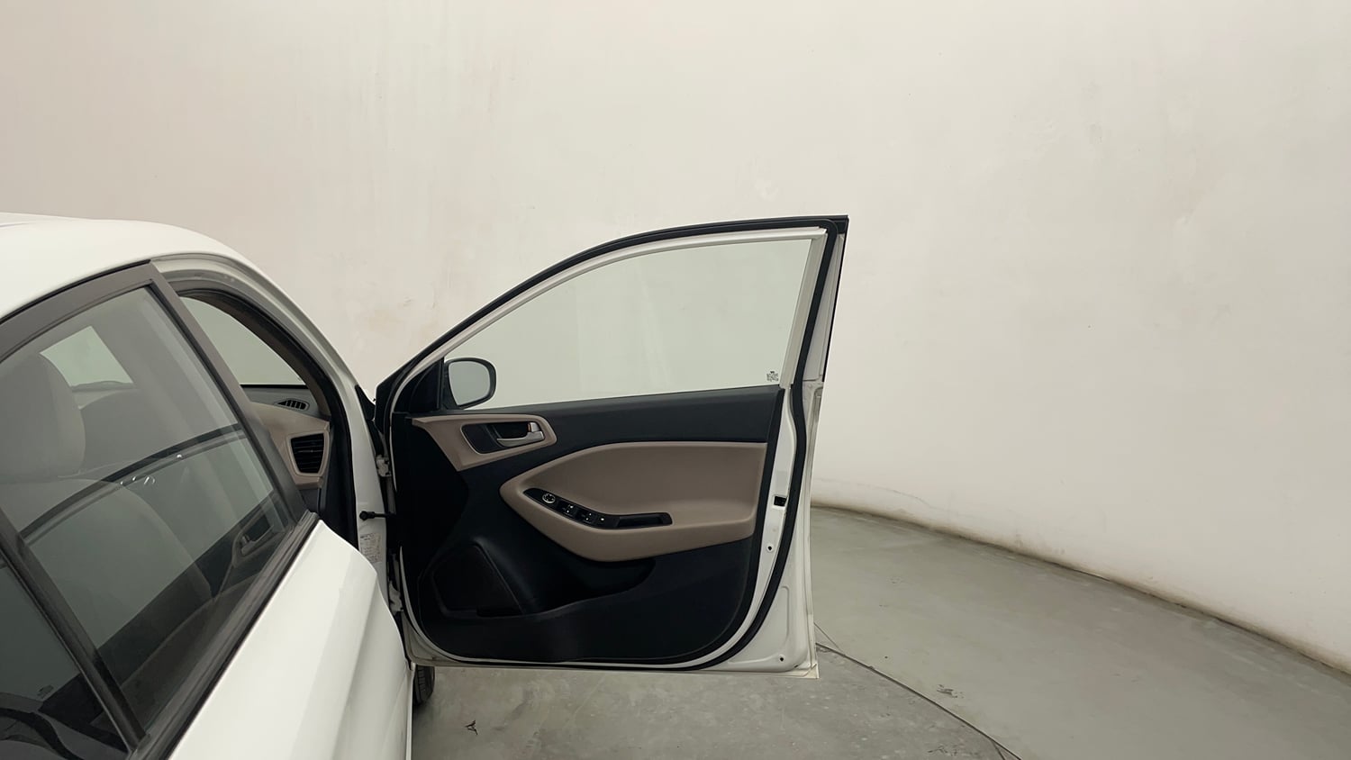 Used 2014 Hyundai Elite i20 Asta 1.2 Petrol Manual interior RIGHT FRONT DOOR OPEN VIEW