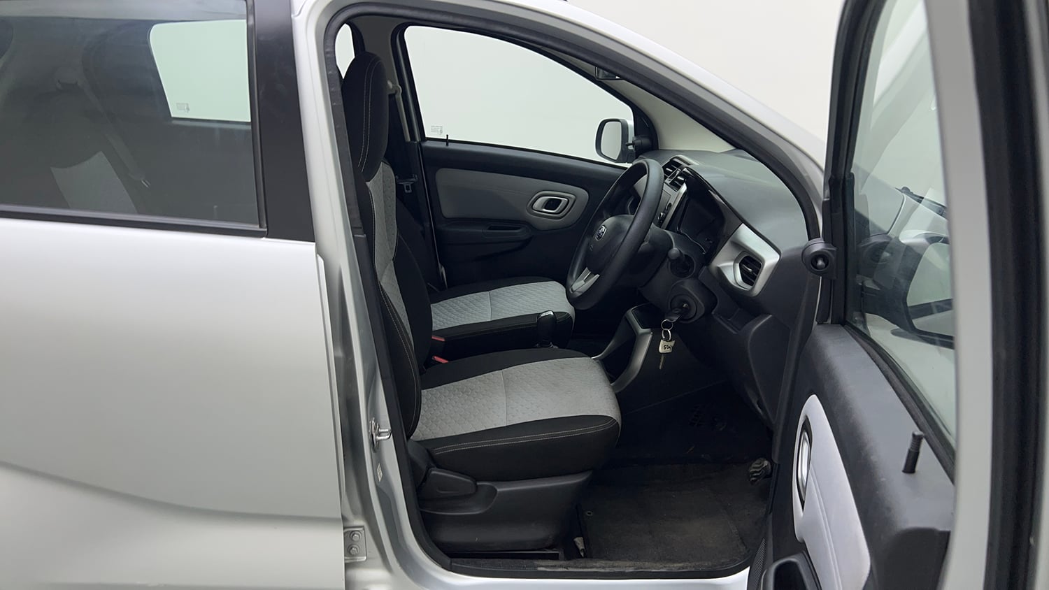 Used 2021 Datsun Redi-GO T(O) 1.0 AMT Petrol Automatic interior RIGHT SIDE FRONT DOOR CABIN VIEW