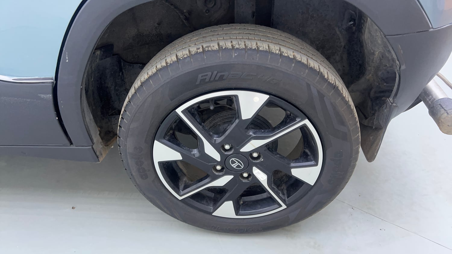 Used 2024 Tata Punch Creative Dual Tone MT Sunroof Petrol Manual tyres LEFT REAR TYRE RIM VIEW