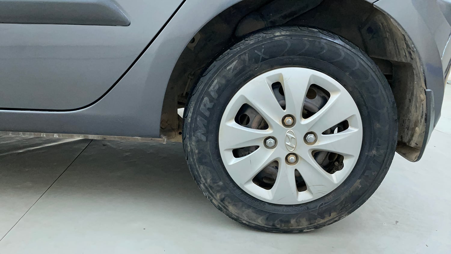 Used 2012 Hyundai i10 Magna 1.1 iRDE2 Petrol Manual tyres LEFT REAR TYRE RIM VIEW