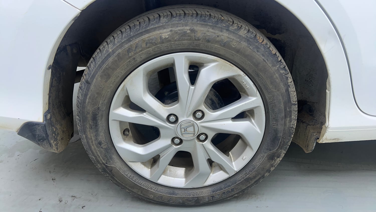 Used 2020 Honda Amaze 1.2 VX MT Petrol Petrol Manual tyres RIGHT REAR TYRE RIM VIEW
