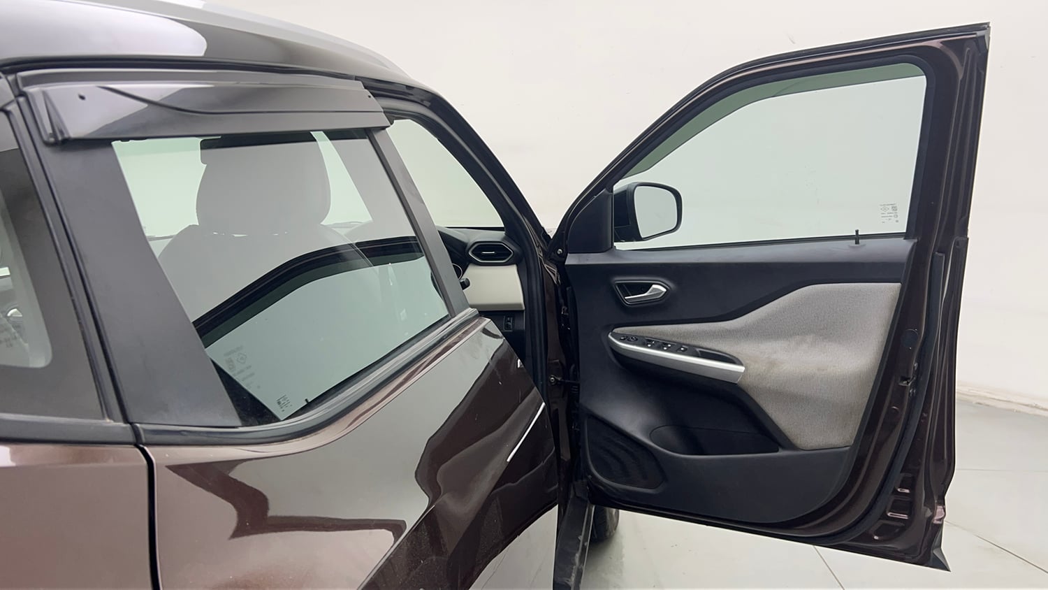 Used 2021 Nissan Magnite XV Dual Tone Petrol Manual interior RIGHT FRONT DOOR OPEN VIEW