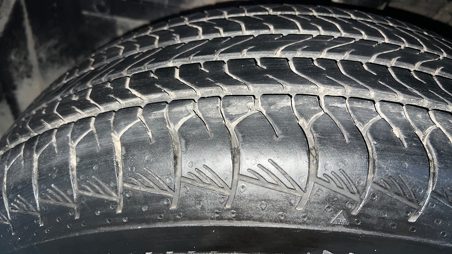 Used 2024 Maruti Suzuki Grand Vitara Zeta Smart Hybrid Petrol Manual tyres LEFT FRONT TYRE TREAD VIEW