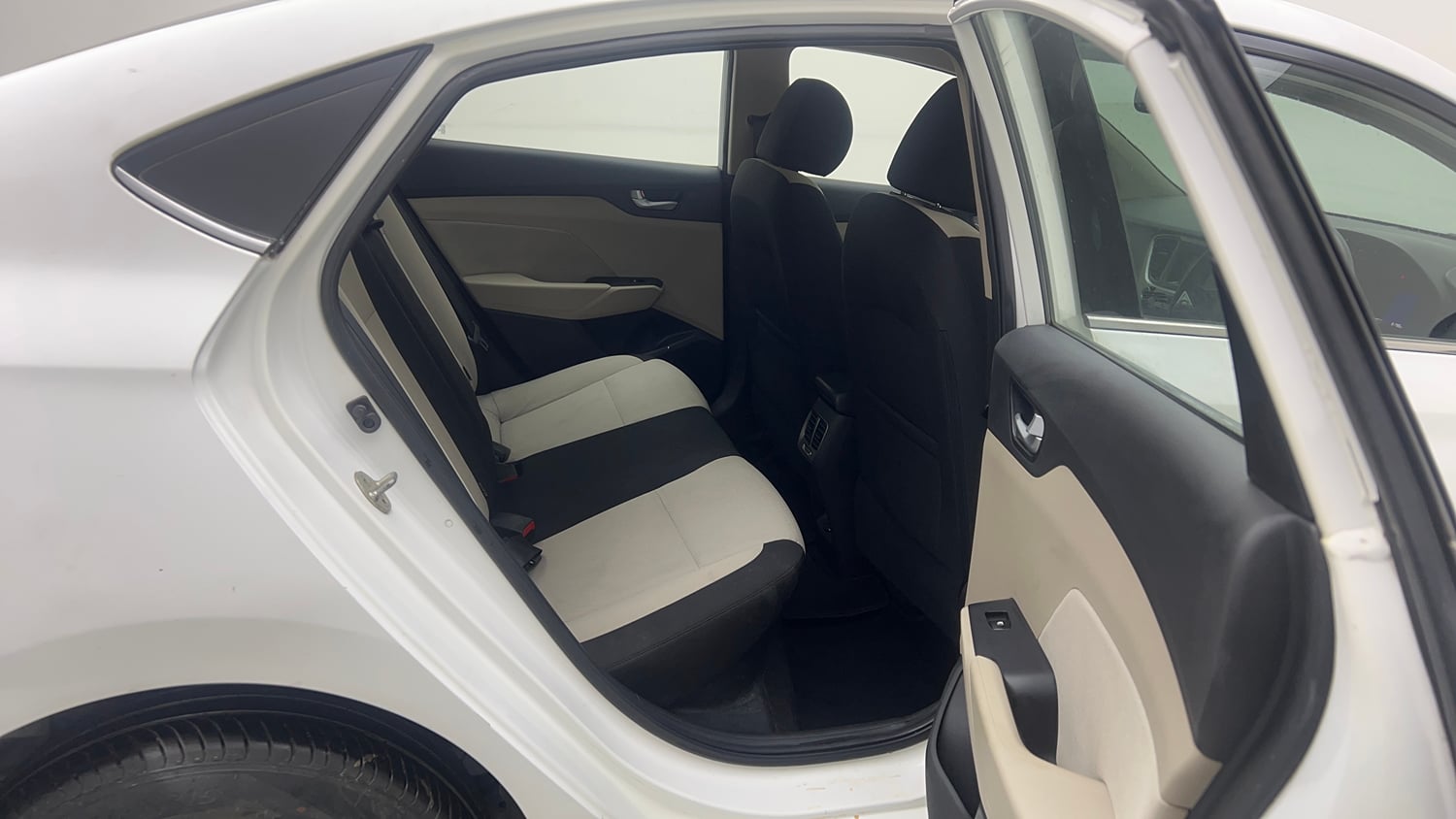 Used 2017 Hyundai Verna EX 1.6 VTVT Petrol Manual interior RIGHT SIDE REAR DOOR CABIN VIEW